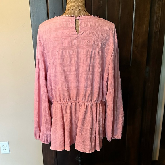 Lovely pink top-New without tag! - Picture 4 of 5